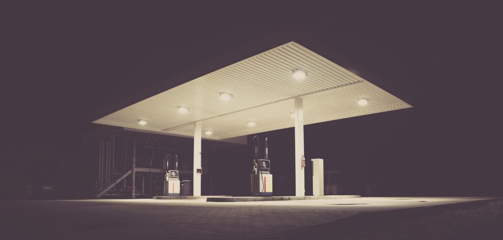 La Asociación Española de Consumidores lamenta la subida de los impuestos en los carburantes